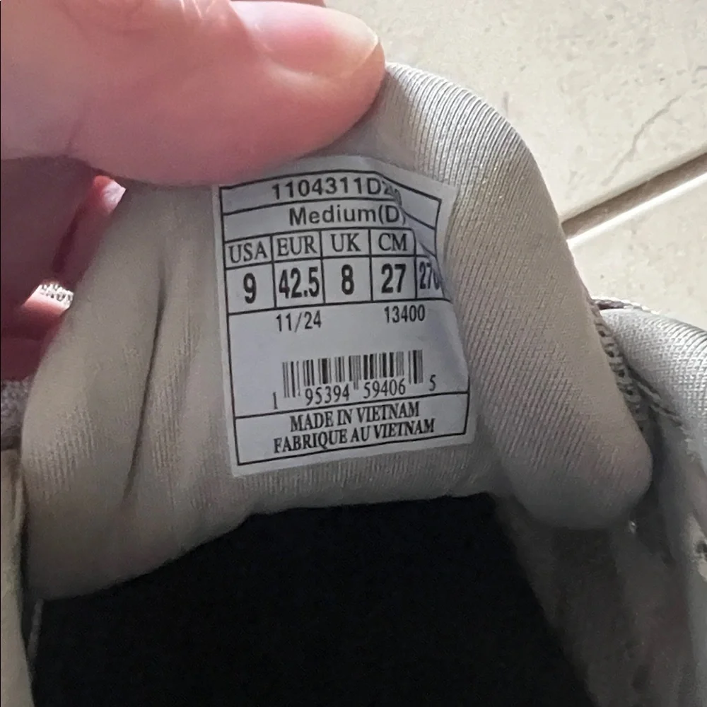 Brooks Ghost Max Men's Running Shoes in Gray and White - Picture 8 of 8